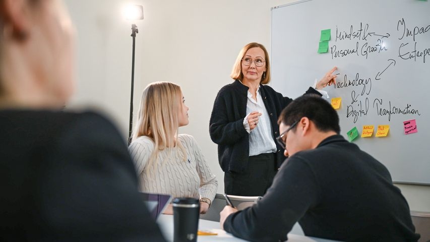 õppejõud klassiruumis