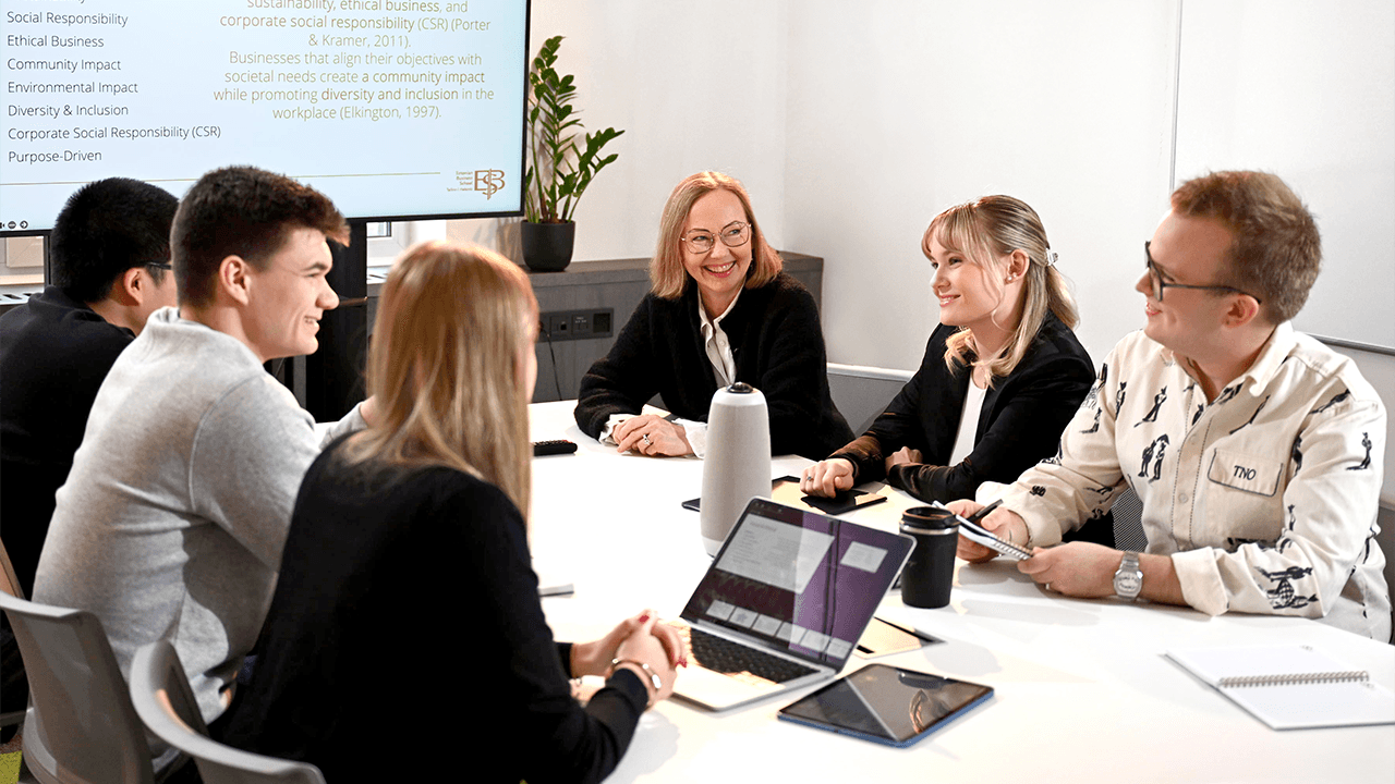 EBS Bachelor's students with lecturer