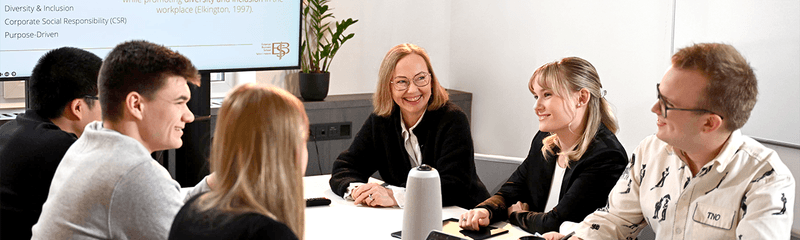 EBS Bachelor's students with lecturer