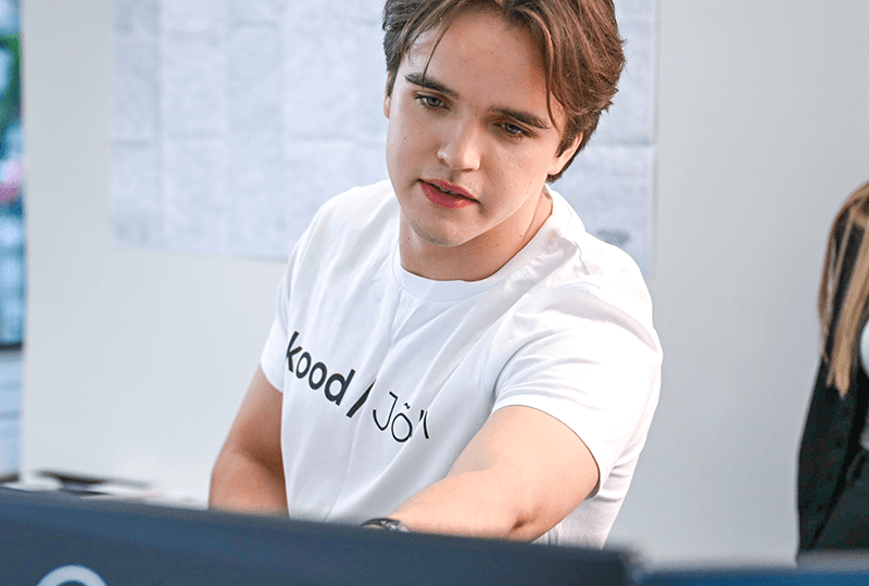 Bachelor's business technology student